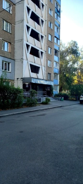 Three-bedroom apartment, metro Теремки, Glushkova st.