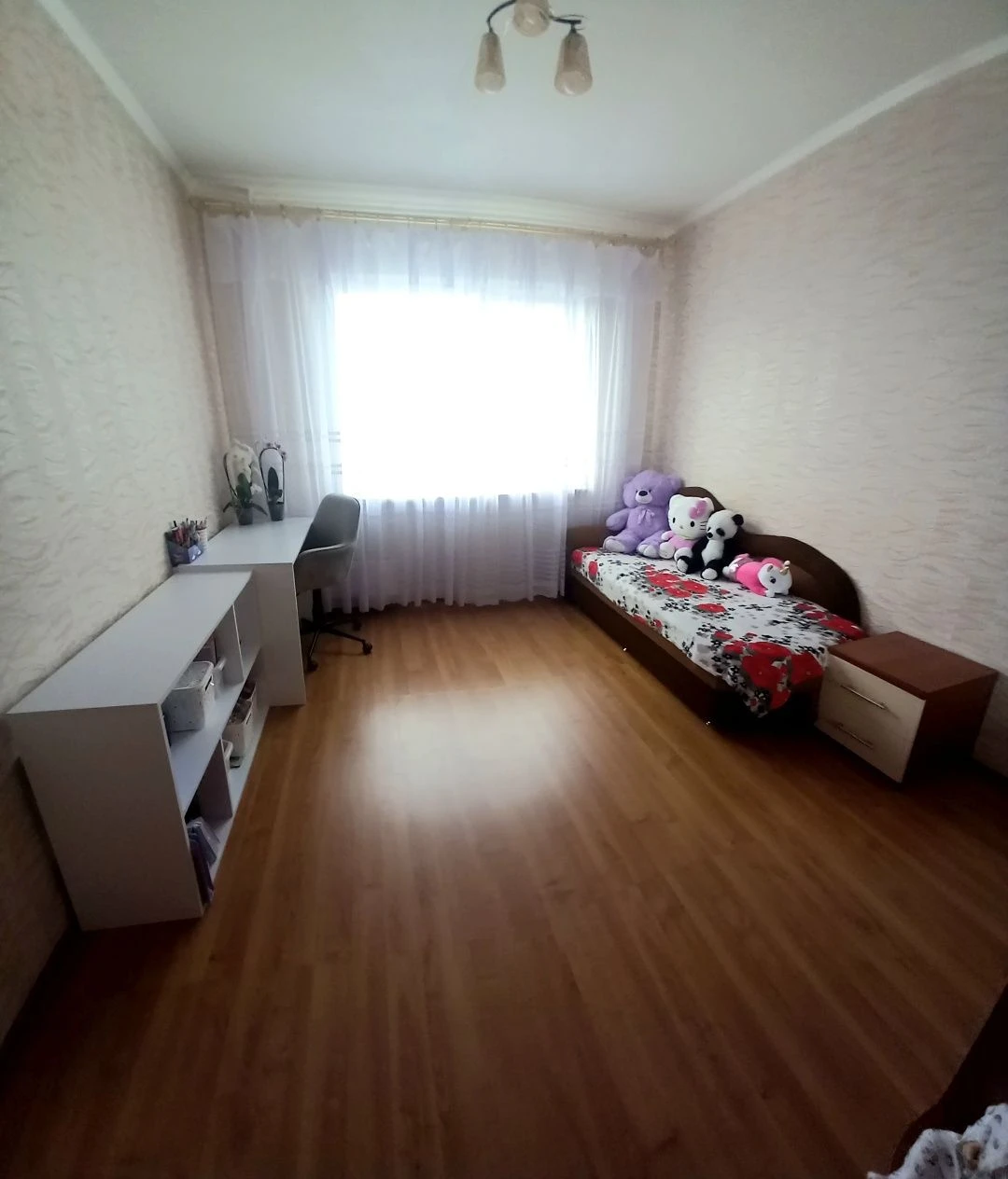 Three-bedroom apartment, metro Теремки, Glushkova st.