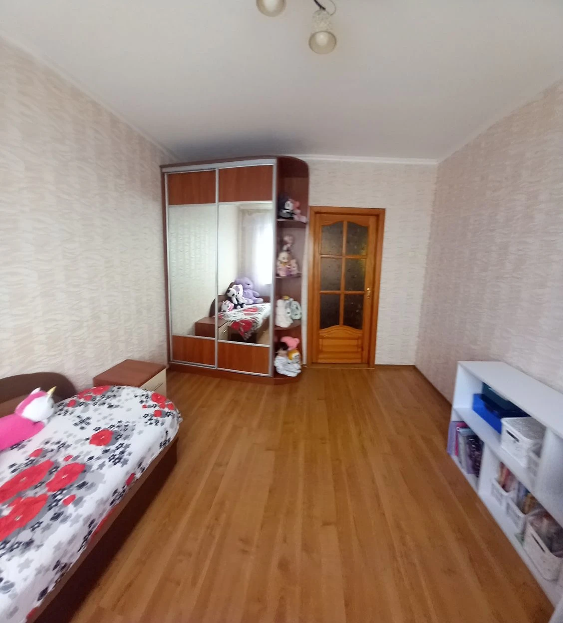 Three-bedroom apartment, metro Теремки, Glushkova st.