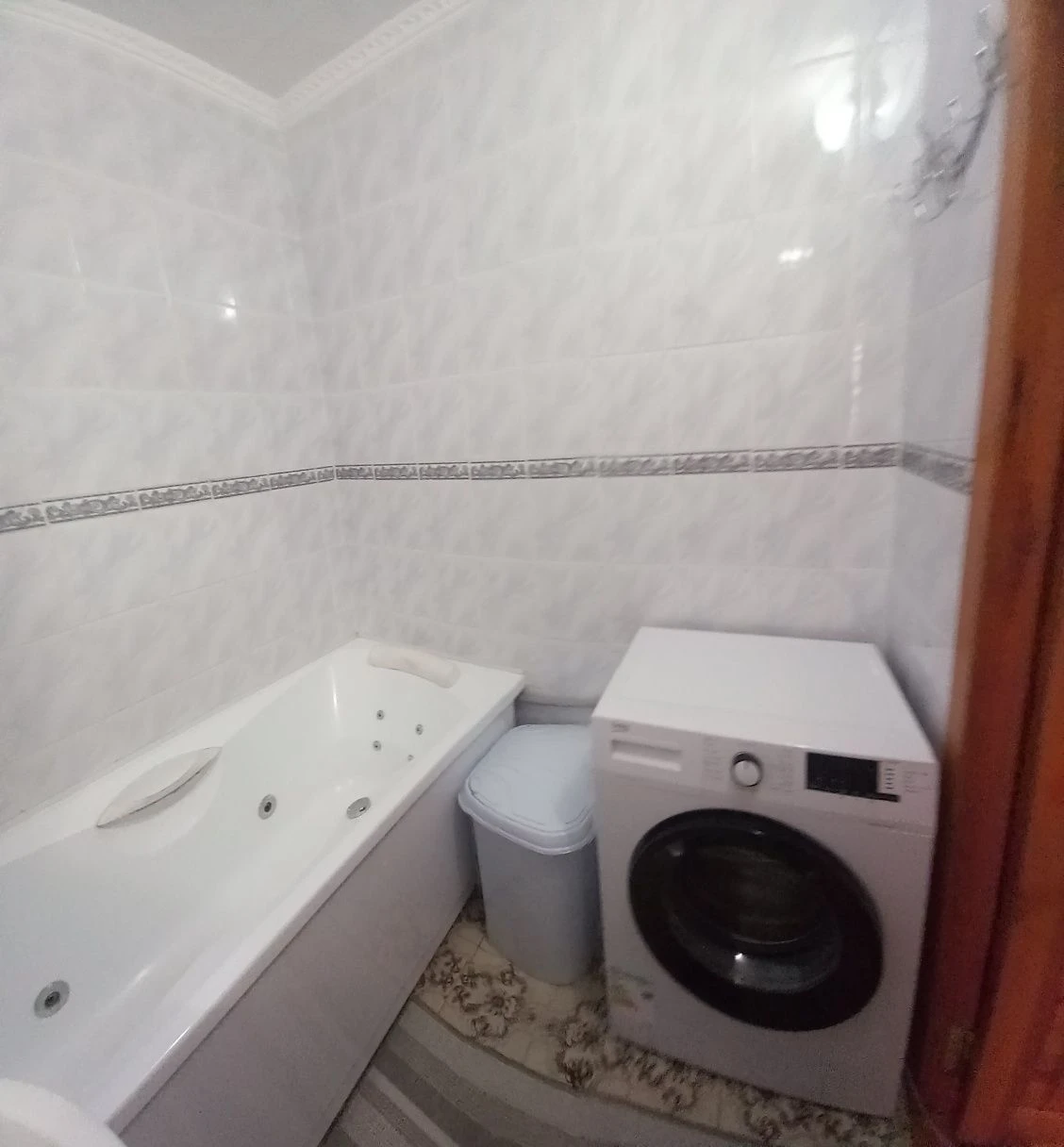 Three-bedroom apartment, metro Теремки, Glushkova st.