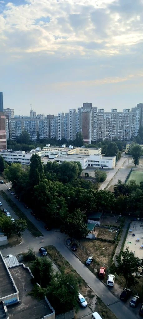 Three-bedroom apartment, metro Теремки, Glushkova st.