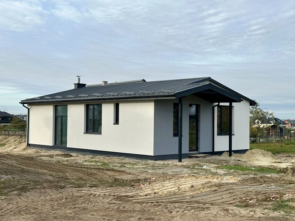 Detached brick house with convenient layout in a private plot