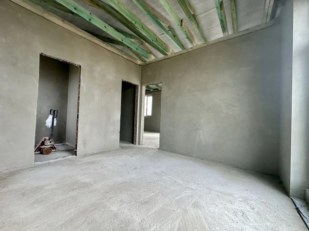 Detached brick house with convenient layout in a private plot