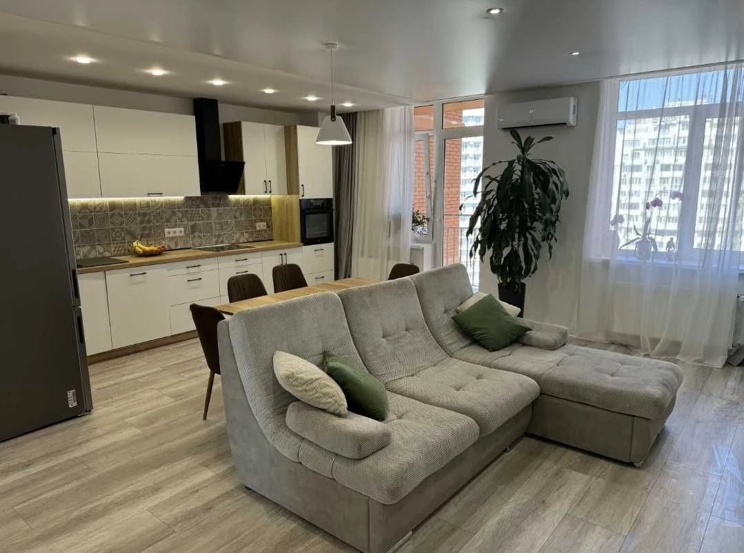 Sale of a 3-room apartment on Lustdorfskaya Road in a developed area