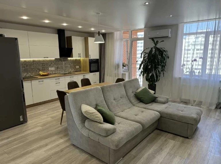 Sale of a 3-room apartment on Lustdorfskaya Road in a developed area