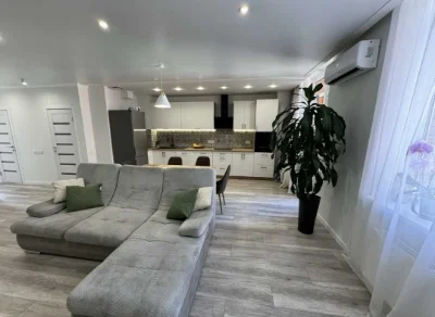 Sale of a 3-room apartment on Lustdorfskaya Road in a developed area