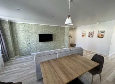 Sale of a 3-room apartment on Lustdorfskaya Road in a developed area