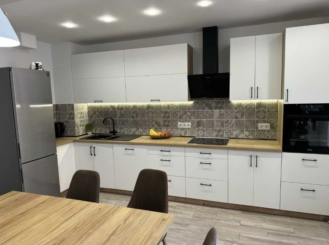 Sale of a 3-room apartment on Lustdorfskaya Road in a developed area