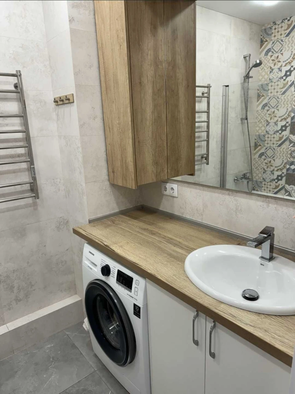 Sale of a 3-room apartment on Lustdorfskaya Road in a developed area