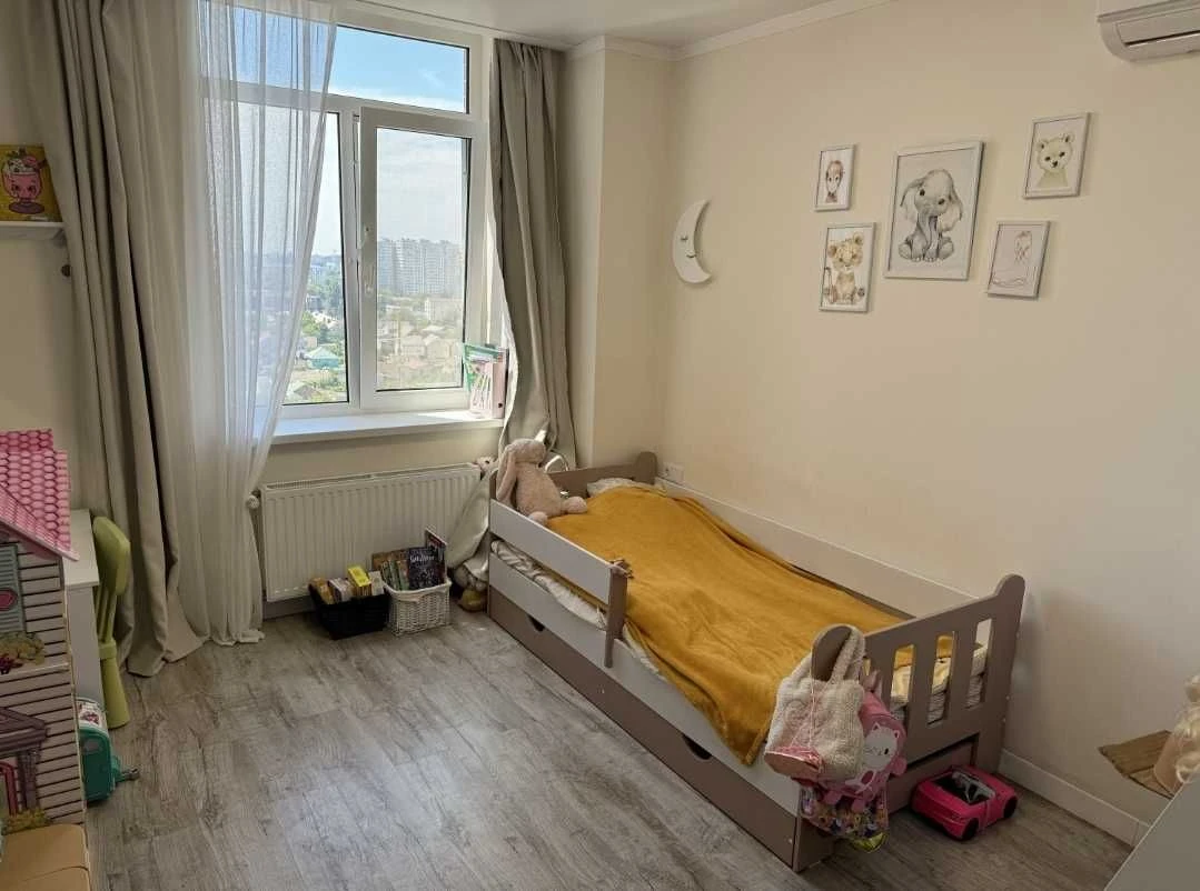 Sale of a 3-room apartment on Lustdorfskaya Road in a developed area