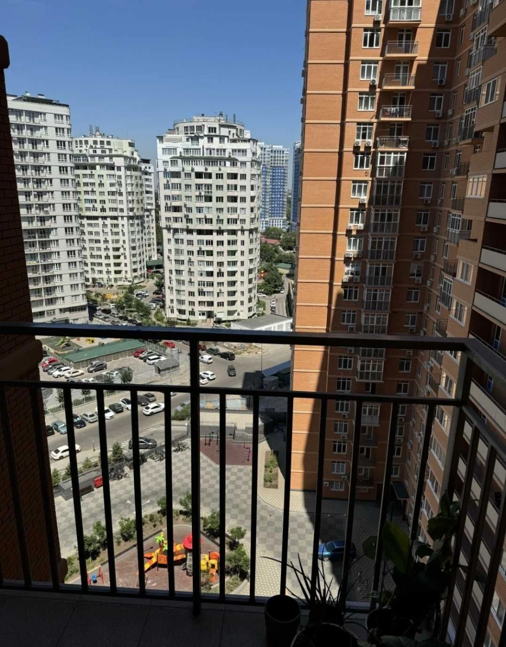 Sale of a 3-room apartment on Lustdorfskaya Road in a developed area