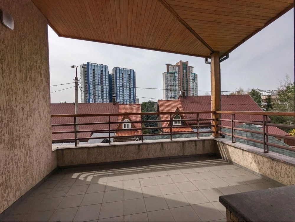 House 600 sq m Office in Pechersk Center OpenSpace+offices Arbitration Available