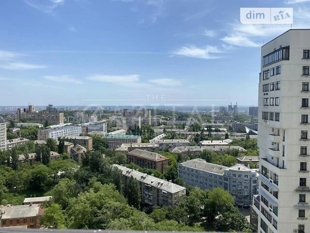 Продаж 2к квартири 145 кв. м на вул. Коновальця Євгена 44А •