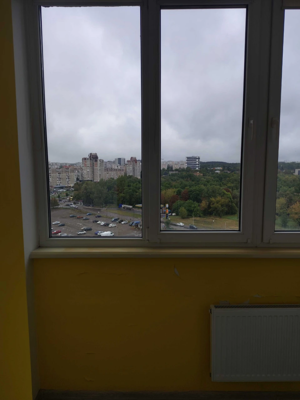 2-bedroom apartment on Chornovola Street, side street