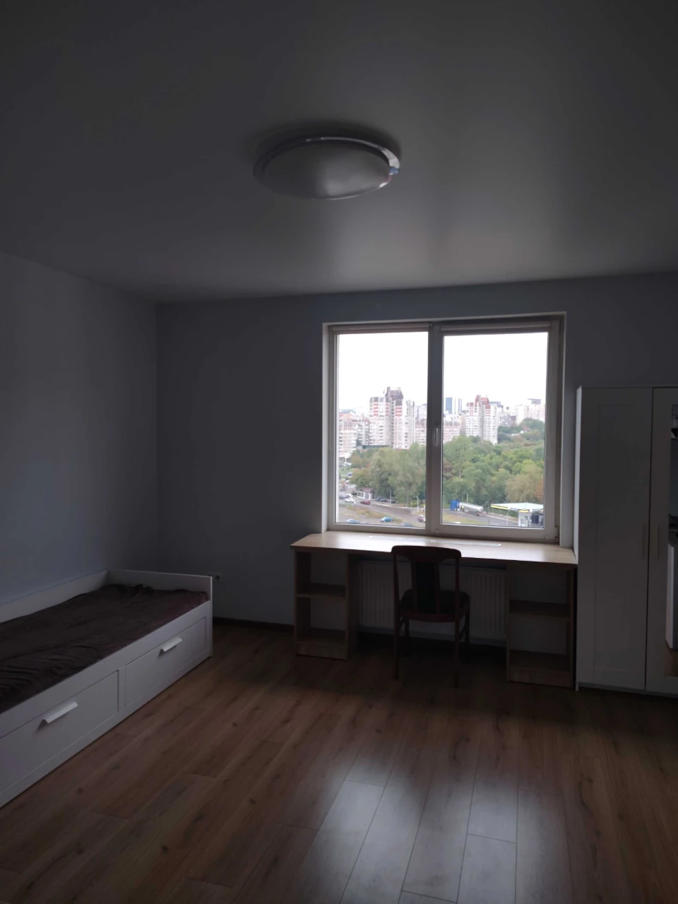 2-bedroom apartment on Chornovola Street, side street