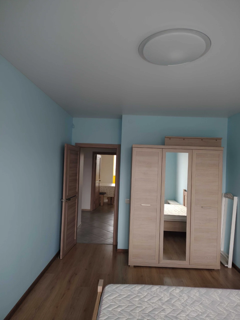 2-bedroom apartment on Chornovola Street, side street