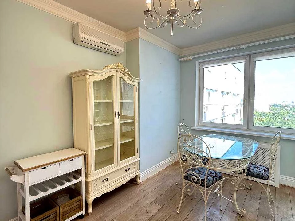 Apartment. Cadet Hay, вул.
