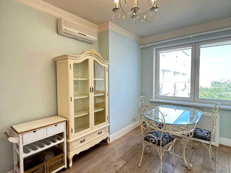 Apartment. Cadet Hay, вул.