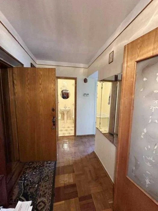 Продам 2-к квартиру, 53 кв.м, 4/9 эт, кирпичный спецпроект,