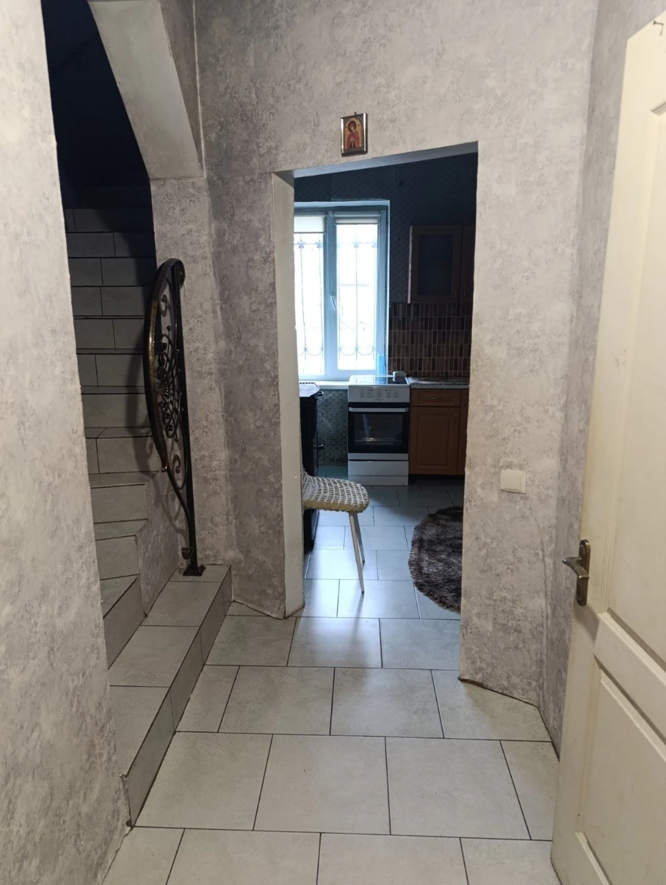 Частина будинку з власним двором. Район Лука. Від власника.