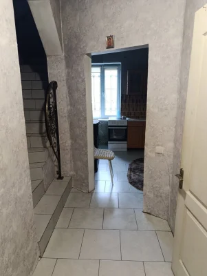 Частина будинку з власним двором. Район Лука. Від власника.