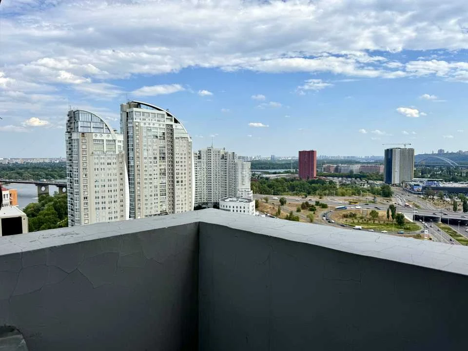 Квартира. Киев, Владимира Ивасюка просп. (Героев Сталинград