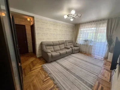 For sale 3 rooms apartment with renovation. Victory Street