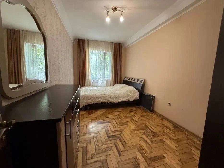 For sale 3 rooms apartment with renovation. Victory Street