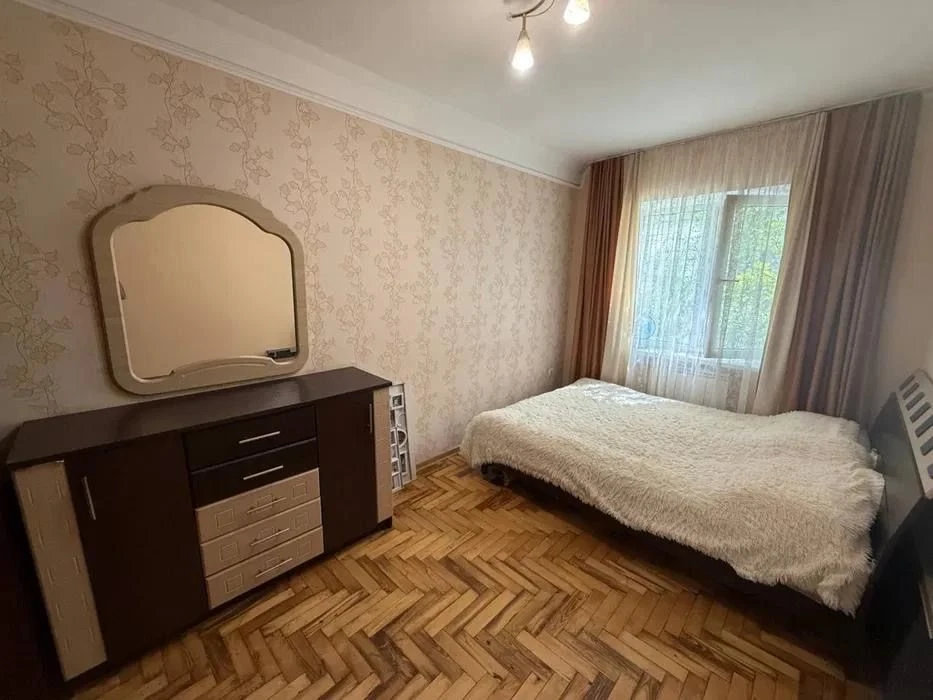 For sale 3 rooms apartment with renovation. Victory Street