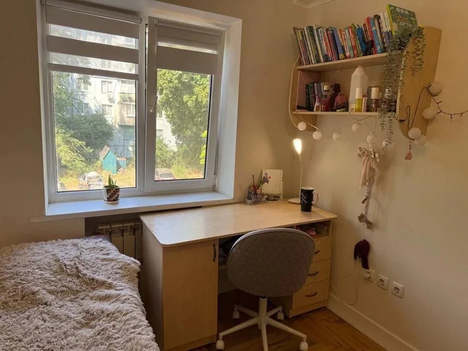 For sale 3 rooms apartment with renovation. Victory Street