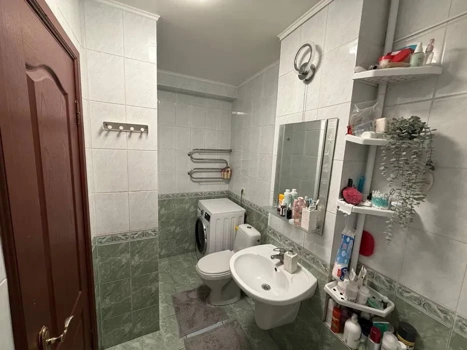 For sale 3 rooms apartment with renovation. Victory Street