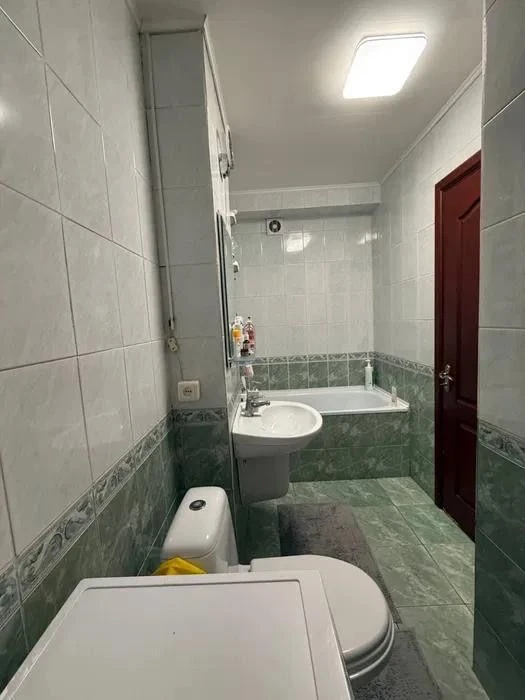 For sale 3 rooms apartment with renovation. Victory Street