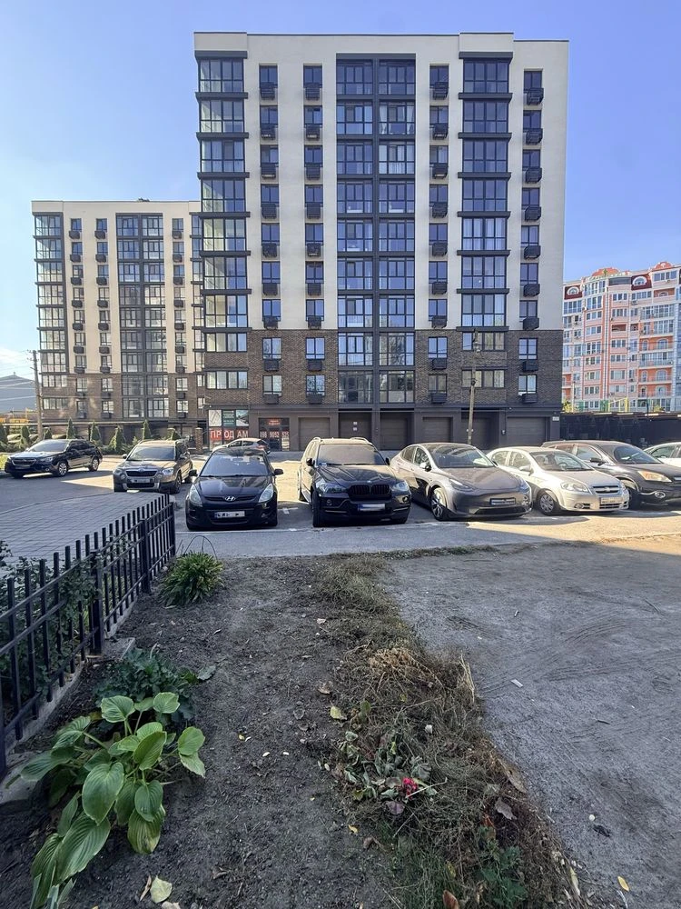 Sale of a view 3-room apartment, Victory 6, new building