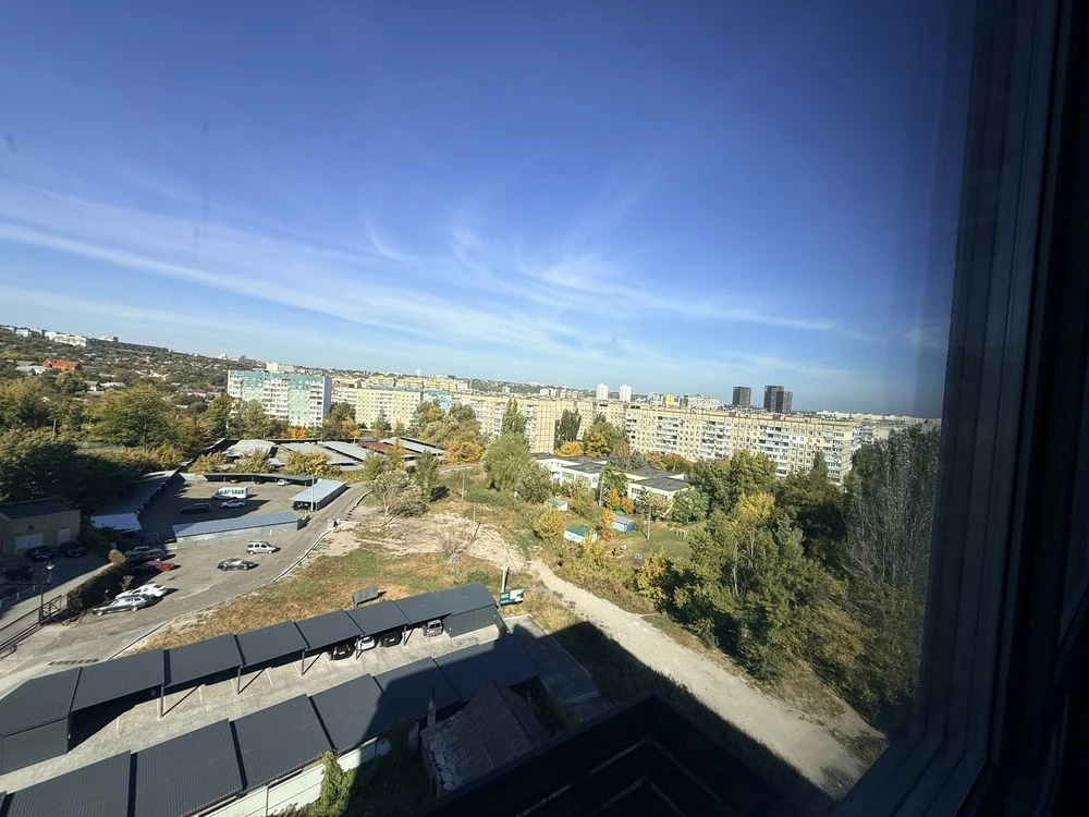 Sale of a view 3-room apartment, Victory 6, new building