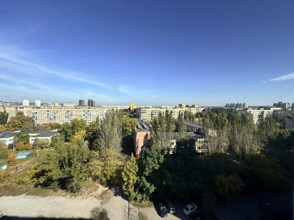 Sale of a view 3-room apartment, Victory 6, new building