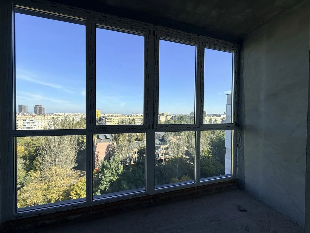 Sale of a view 3-room apartment, Victory 6, new building