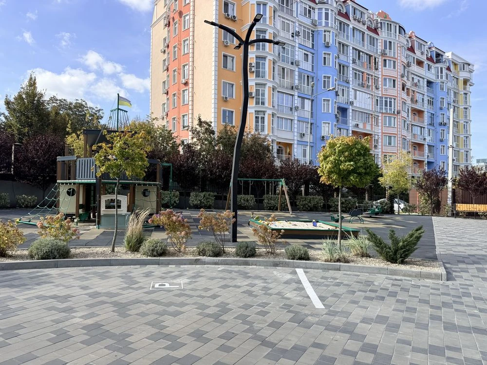 Sale of a view 3-room apartment, Victory 6, new building