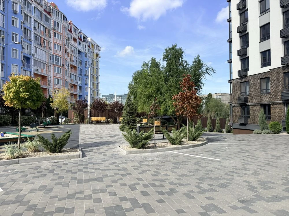 Sale of a view 3-room apartment, Victory 6, new building
