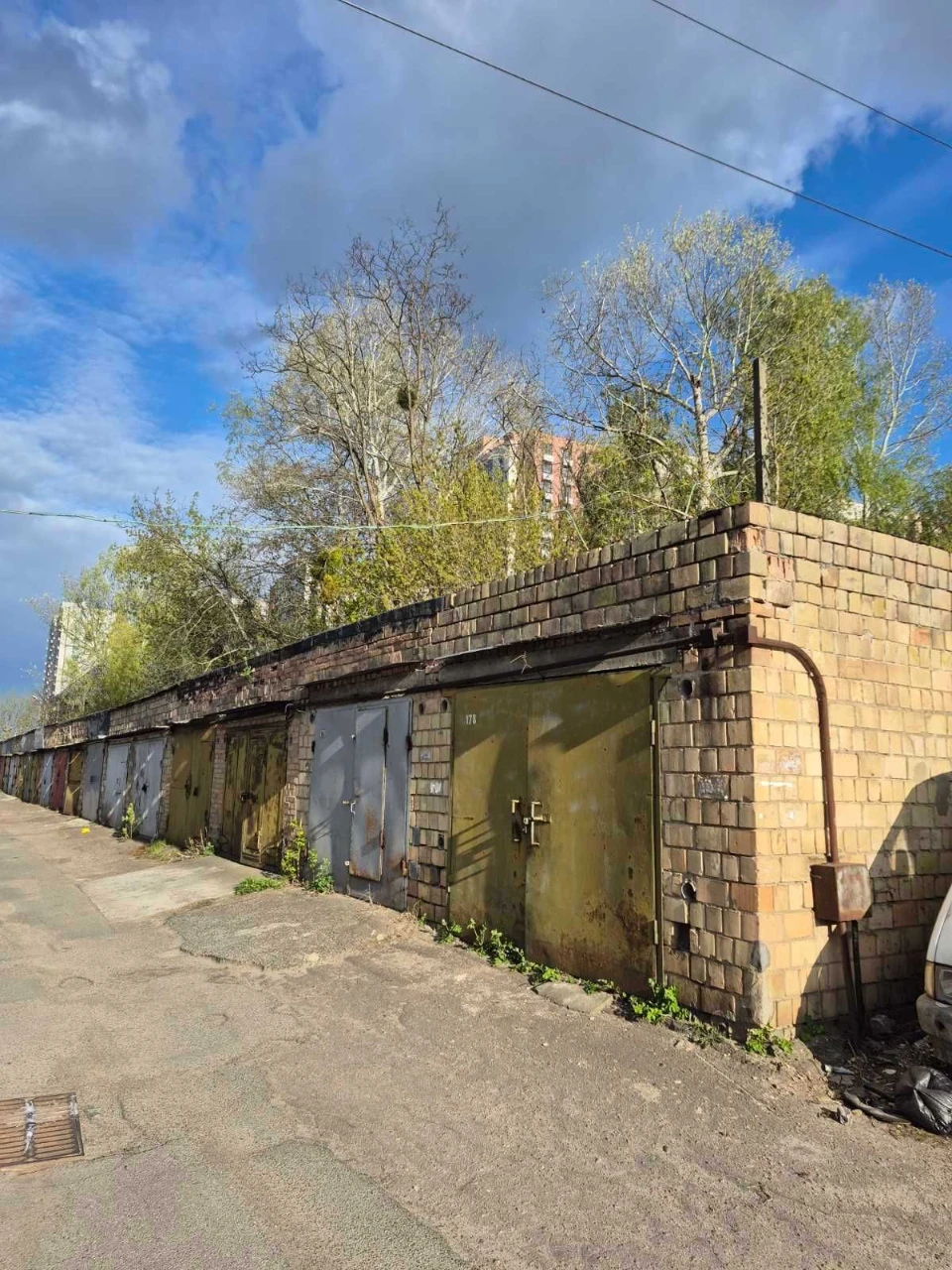 Sale of Garage at "Tulip" Cooperative, Vykhovs' Street, 6b