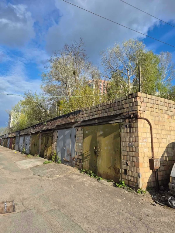 Sale of Garage at "Tulip" Cooperative, Vykhovs' Street, 6b