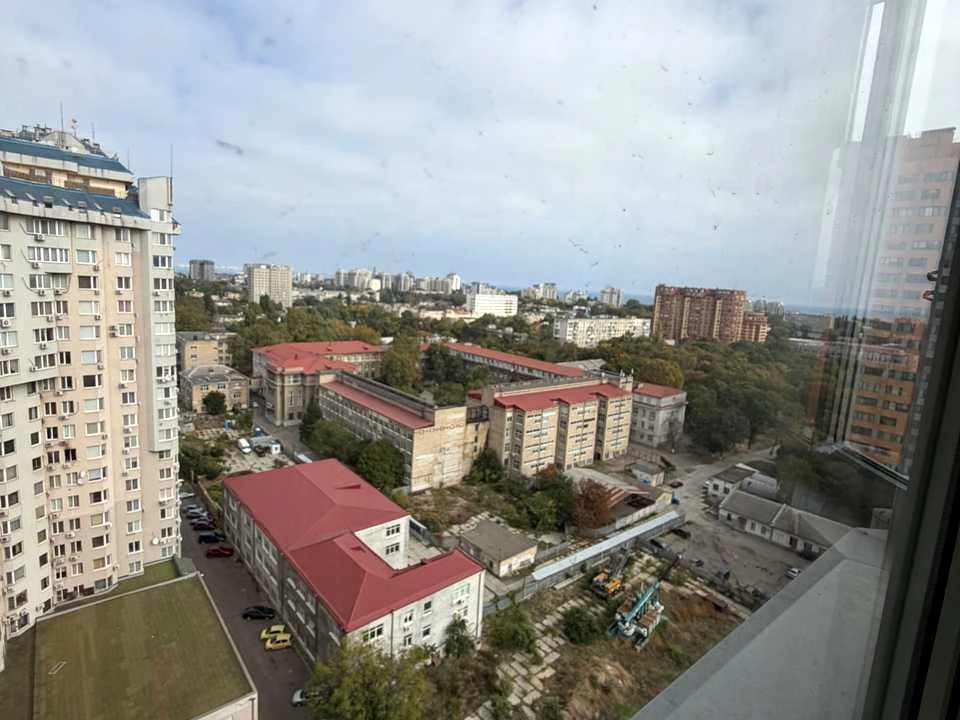 Квартира. Одеса, Середньофонтанська вул.