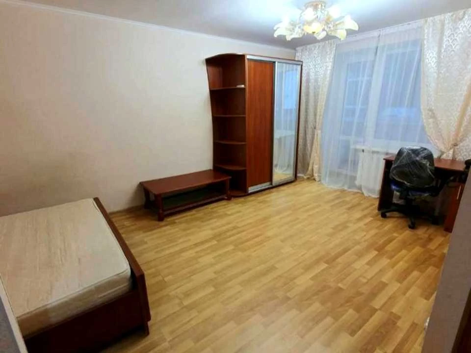 Квартира. Киев, Казарменная ул.
