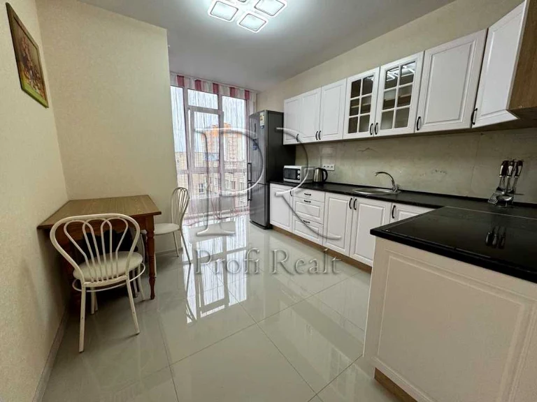 Apartment. Kyiv, Lubomyr Huzar Ave. (Kosmonavta Komarova)