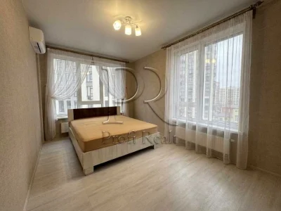 Apartment. Kyiv, Lubomyr Huzar Ave. (Kosmonavta Komarova)