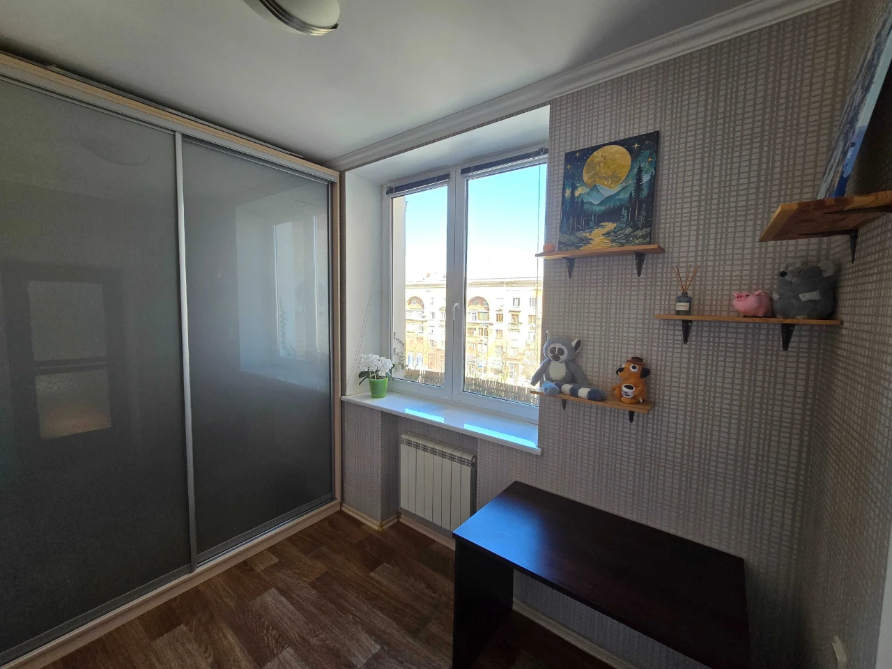 For Sale: Cozy 3-bedroom apartment on Stalevarov