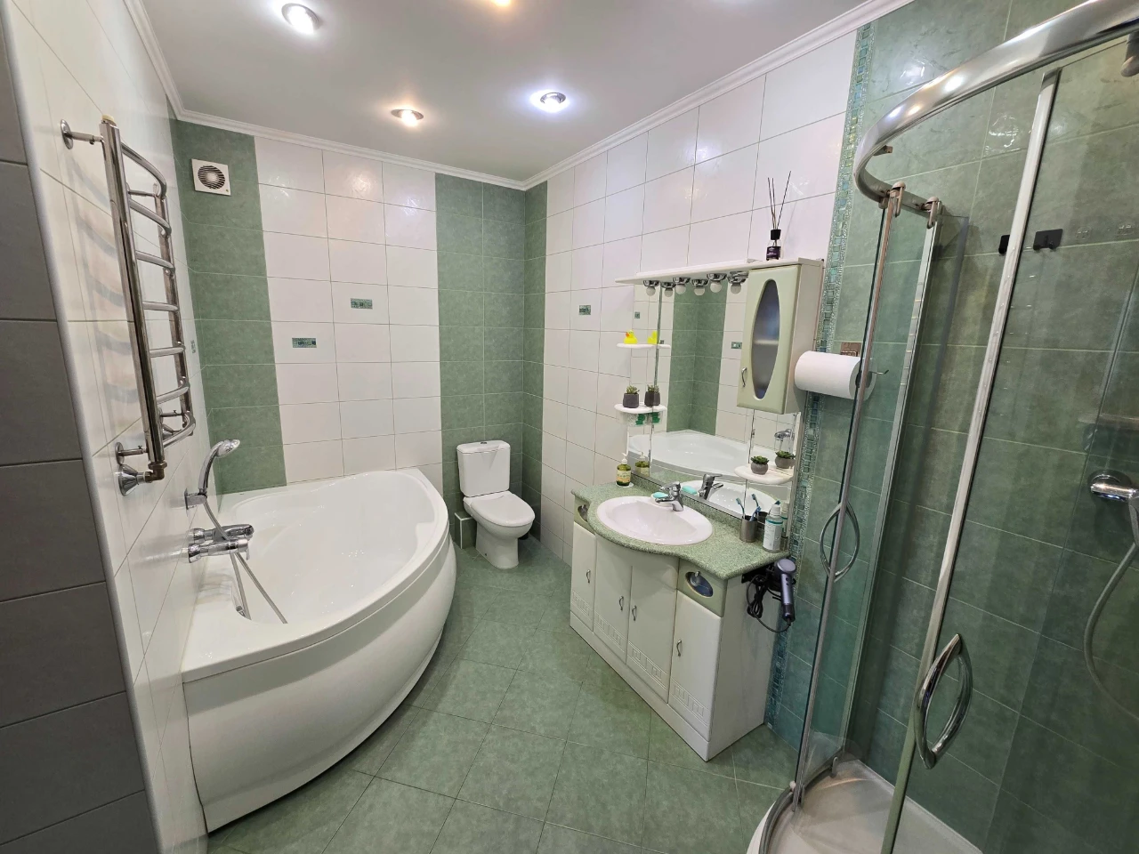 For Sale: Cozy 3-bedroom apartment on Stalevarov