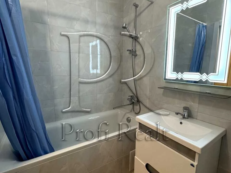 Apartment. Kyiv, Lubomyr Huzar Ave. (Kosmonavta Komarova)