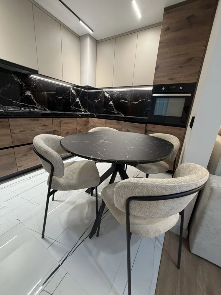 Sale of a 2-bedroom apartment with gas! Uzhhorod, 8 Berezhna Street.