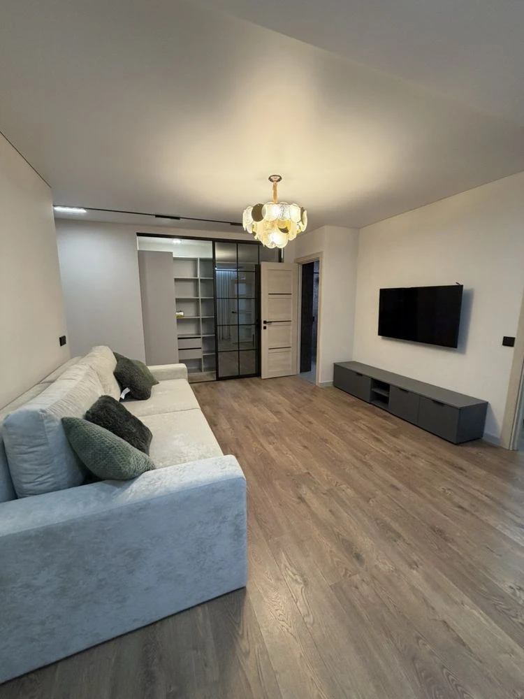 Sale of a 2-bedroom apartment with gas! Uzhhorod, 8 Berezhna Street.