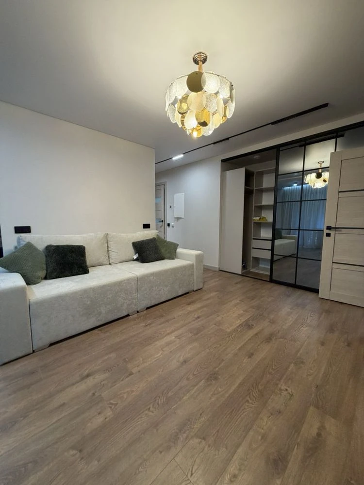 Sale of a 2-bedroom apartment with gas! Uzhhorod, 8 Berezhna Street.
